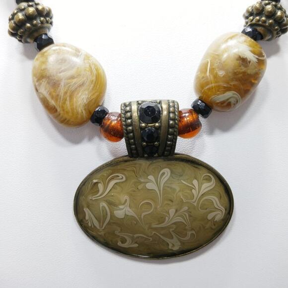 Chico’s Green Enamel Pendant Beaded Necklace Lucite Faux Stone 20 Inch - Picture 2 of 13